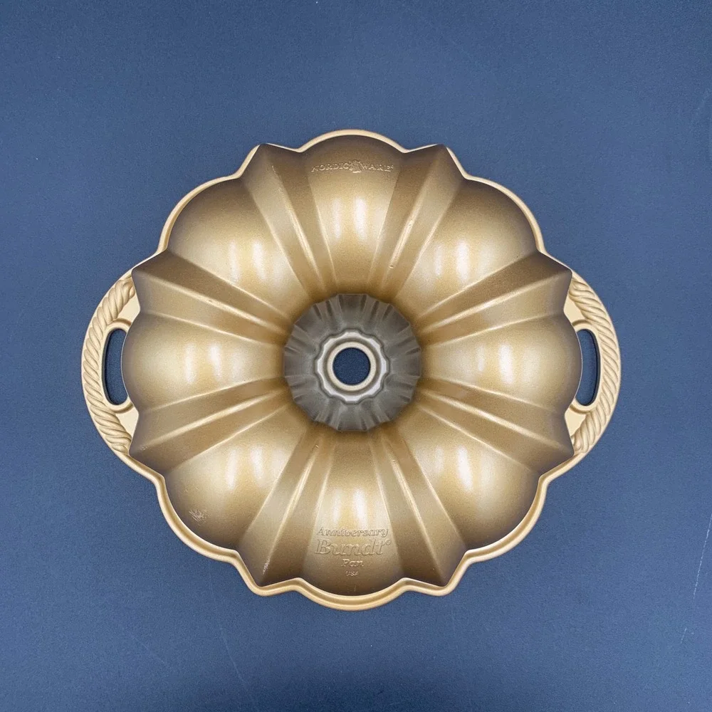 Nordic Ware Gold Anniversary Bundt Pan 10-15 Cup Cast Aluminum Made in USA